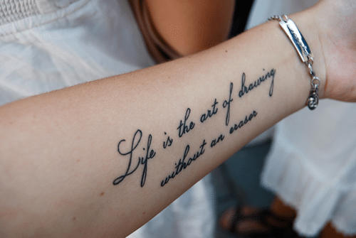 Tatuagem-escrita-no-braço