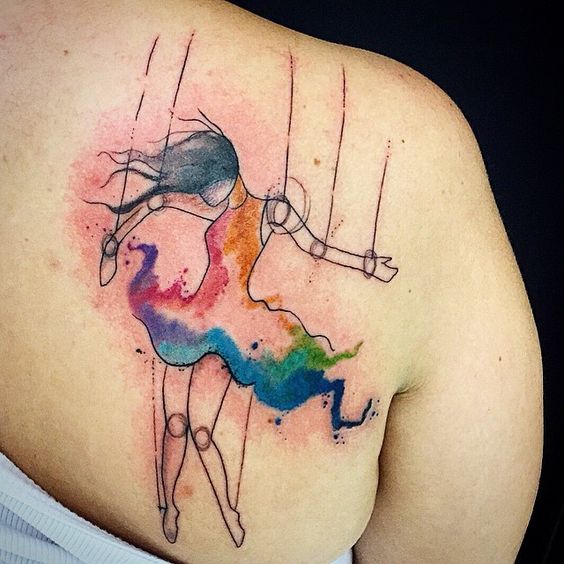 tatuagem bailarina colorida costas
