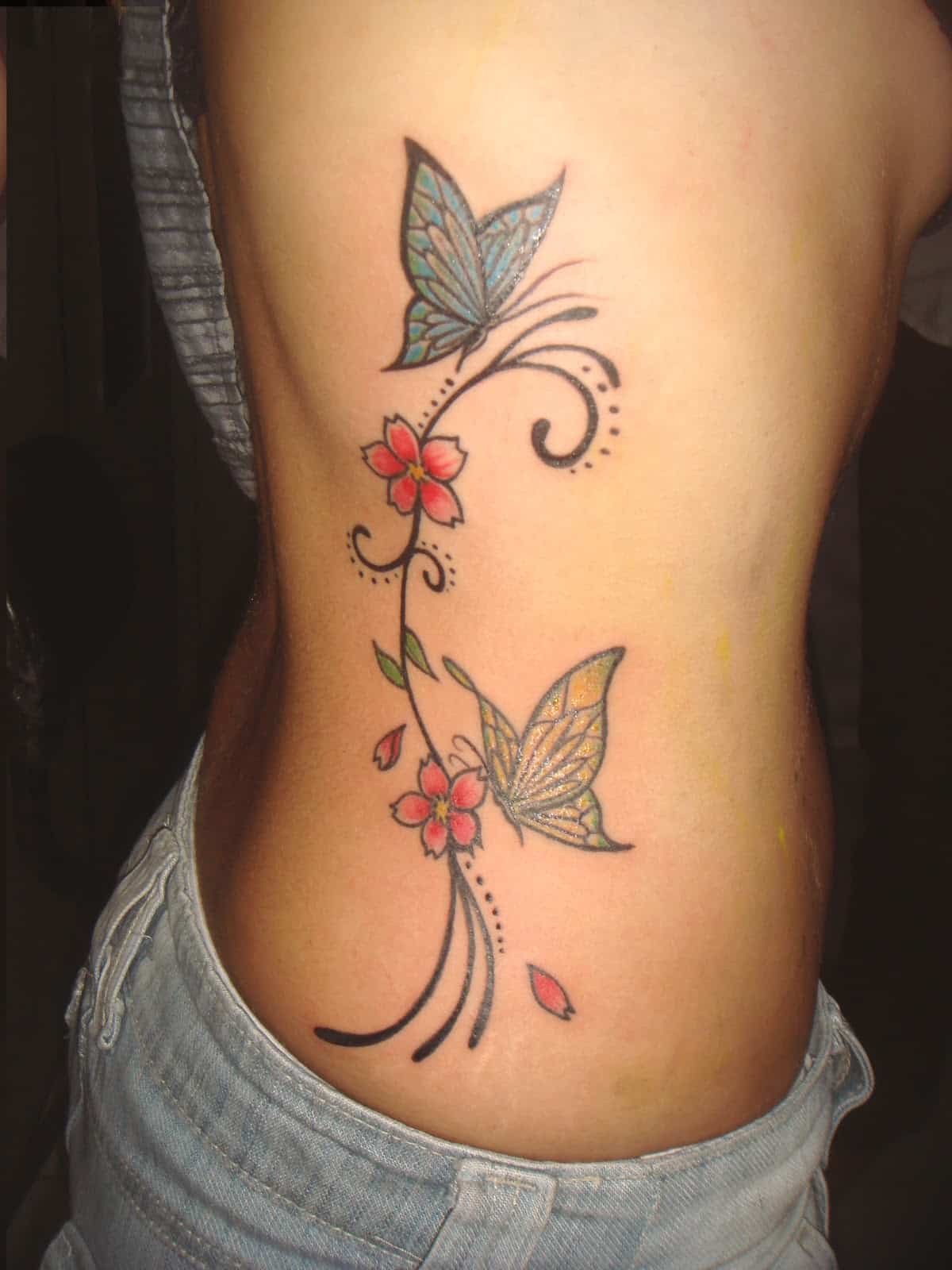 tatuagem-borboleta-costela