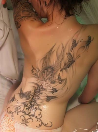 tatuagem-feminina-nas-costas-ousada