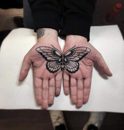 tatuagem palma mão borboleta