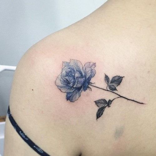 tatuagem rosa azul