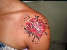 tatuagem rosa nos ombros tatuagem-rosa-nos-ombros